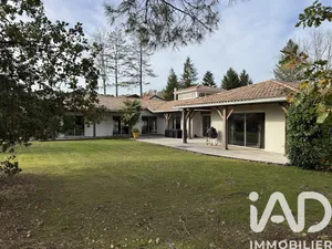 Architectural house in Blanquefort (33290)