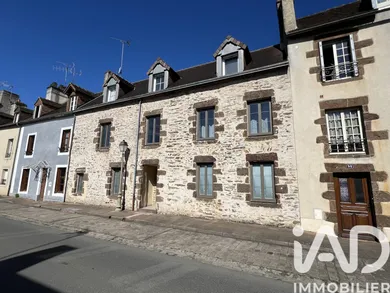 Immeuble à Fresnay-sur-Sarthe (72130)