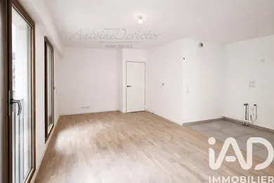 Apartment in Paris (75012)