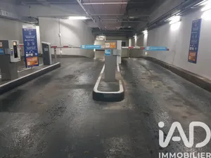 Parking à Paris (75012)