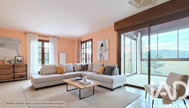 Architectural house in Urrugne (64122)