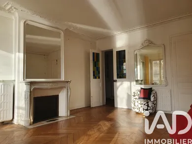 Apartment in Paris (75010)