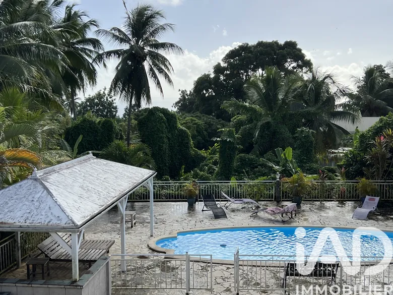Maison 9 pièces 196 m² · à Capesterre-Belle-Eau · 196 m² · 432 000 €