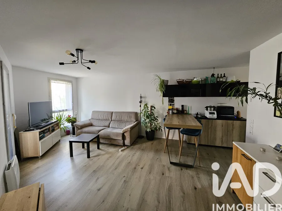 Image showcasing 50 biens immobiliers à Lille (59000) - iad