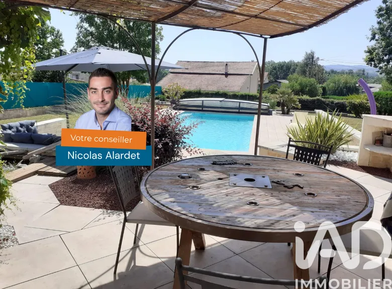 Maison 6 pièces 128 m² · à Saint-Marcellin-en-Forez · 128 m² · 439 000 €