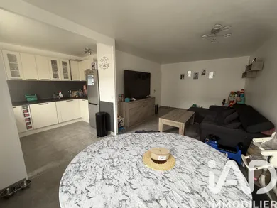 Apartment in Saint-Pierre-du-Perray (91280)