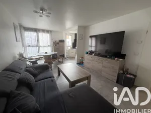 Apartment in Saint-Pierre-du-Perray (91280)