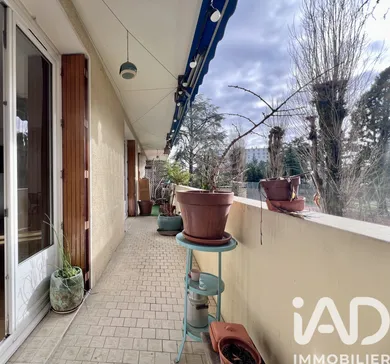 Apartment in Caluire-et-Cuire (69300)