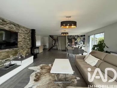 Architectural house in Bains-sur-Oust (35600)