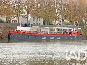 Barge in Villeneuve-la-Garenne (92390)
