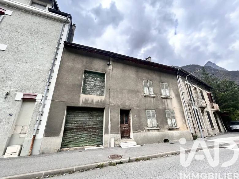 Maison 10 pièces 250 m² · à Livet-Et-Gavet · 250 m² · 89 000 €