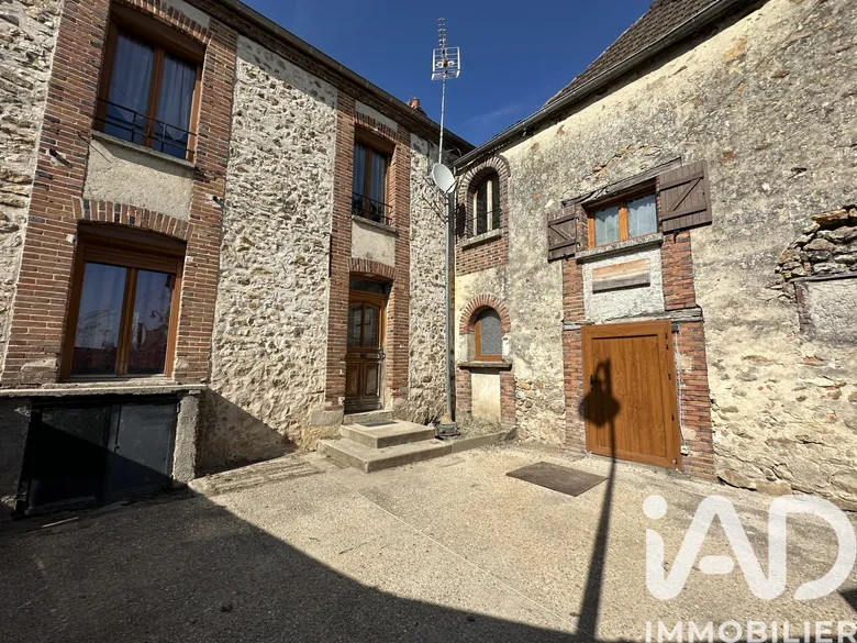 Maison 6 pièces 142 m² · à Bethon · 142 m² · 125 000 €
