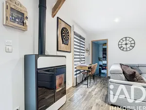 House in Hinges (62232)