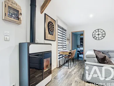 House in Hinges (62232)