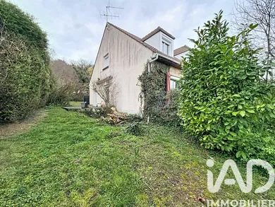 House in Vaux-sur-Seine (78740)
