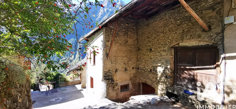 Maison 5 pièces 140 m² · à Les Deux Alpes · 140 m² · 275 000 €