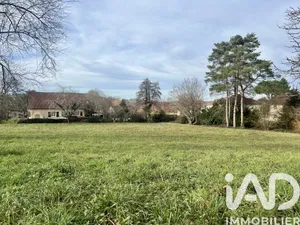 Building plot in Larche  (19600)