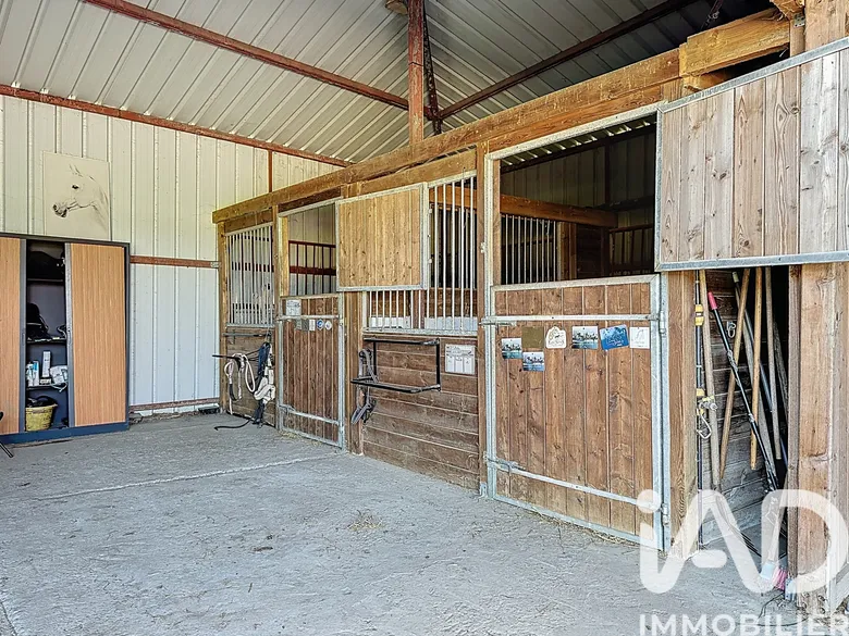 Maison 6 pièces 408 m² · à La Foye-Monjault · 408 m² · 470 000 €