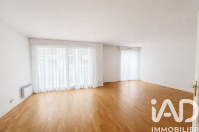 Apartment in Paris (75012)