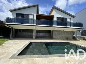 Architectural house in L'Étang-Salé (97427)