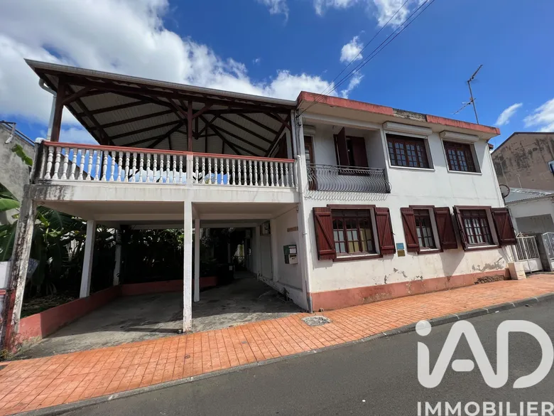 Maison 8 pièces 144 m² · à Baillif · 144 m² · 246 000 €