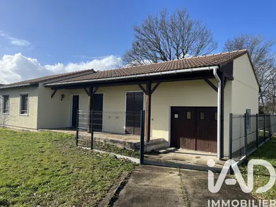 Traditional house in Gujan-Mestras (33470)
