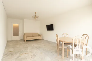Apartment in Antibes (06160)