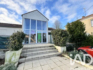 Building in Fontenay-le-Comte (85200)