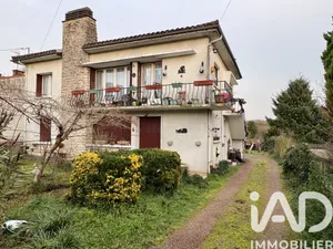 House in Civray (86400)