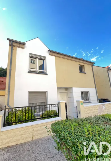 House in Saint-Thibault-des-Vignes (77400)