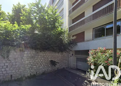 Parking à Paris (75015)