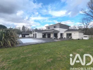 Maison à Saint-Jean-d'Illac (33127)