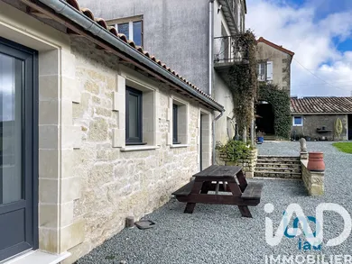Maison traditionnelle à Coulonges-sur-l'Autize (79160)