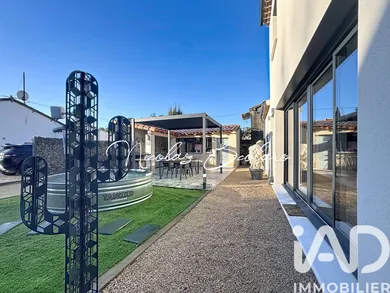 Traditional house in Saint-Étienne-du-Grès (13103)