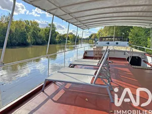 Barge in AUVERS SUR OISE (95430)