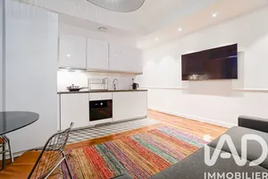 Apartment in Paris (75007)