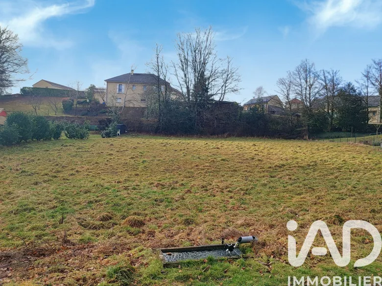 Terrain à Lafeuillade en Vézie (15130) · 25 000 €