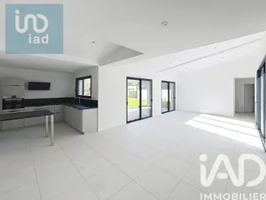 Architectural house in Heric (44810)