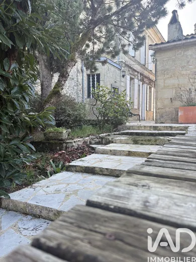 House in Francs (33570)