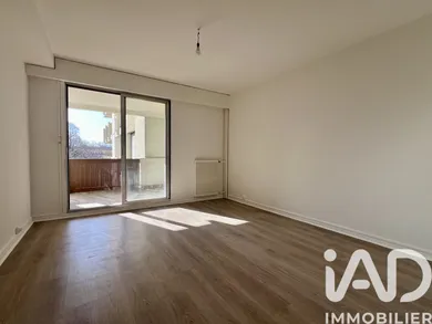 Apartment in Grenoble (38100)
