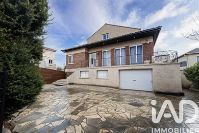 Maison traditionnelle à Montfermeil (93370)
