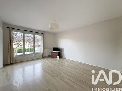 Apartment in Magny-les-Hameaux (78114)