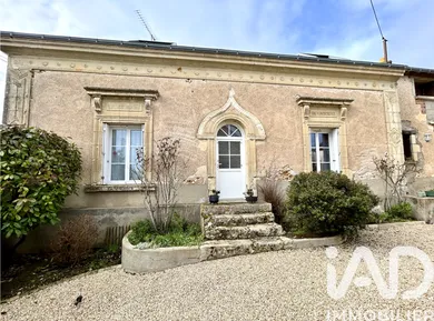 Townhouse in Neuillé-le-Lierre (37380)