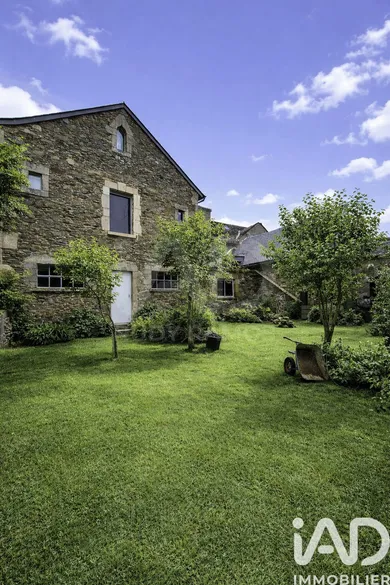 Maison d'architecte à Vézins-de-Lévézou (12780)