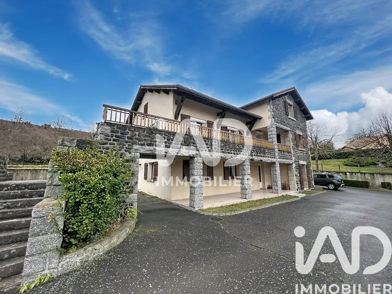 Maison 10 pièces 277 m² · à Le Monastier-sur-Gazeille · 277 m² · 330 000 €