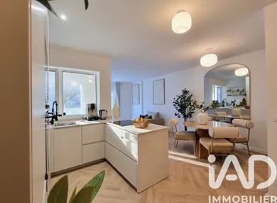 Apartment in Courbevoie (92400)