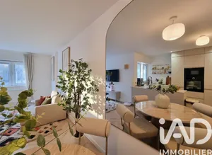 Apartment in Courbevoie (92400)