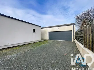 Architectural house in La Chapelle-Bâton (79220)