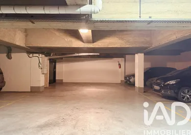 Parking in Paris (75009)