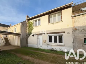 Townhouse in Villeneuve-la-Guyard (89340)